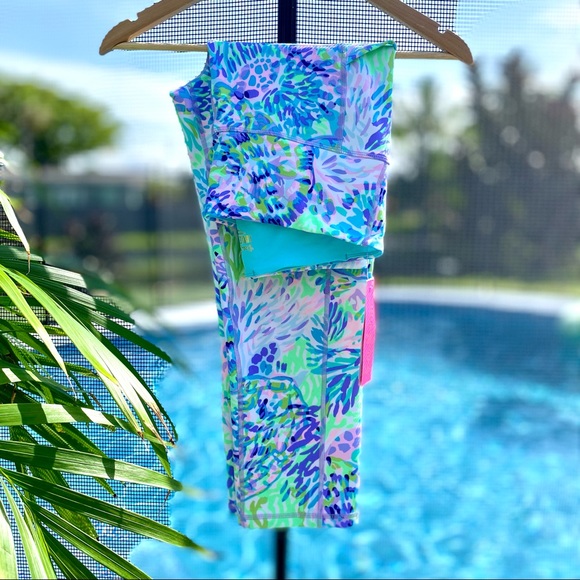 Lilly Pulitzer Pants - Lilly Pulitzer Luxletic Weekender L Hi Rise Crop Ankle Leggings Shell of a Party